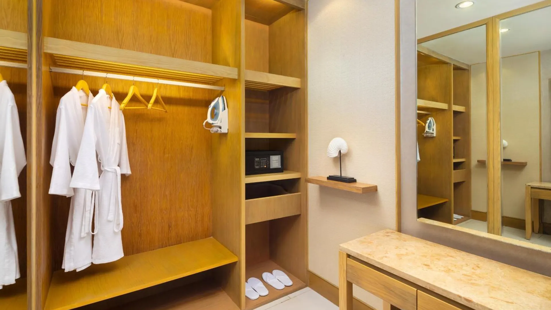 Four Points By Sheraton Hainan, Sanya 5*,